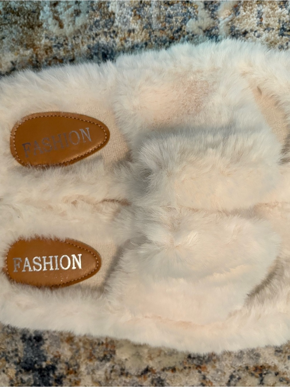 Women's Plush Slide Slippers in Light Cream